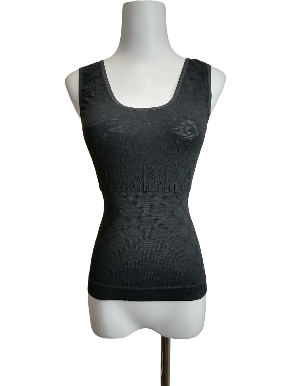 3/＄44 🐧🐧Black Textured Scoop Neck Tank Top - Women's